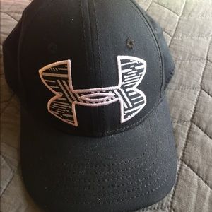 Under Armour youth hat, sz sm/md